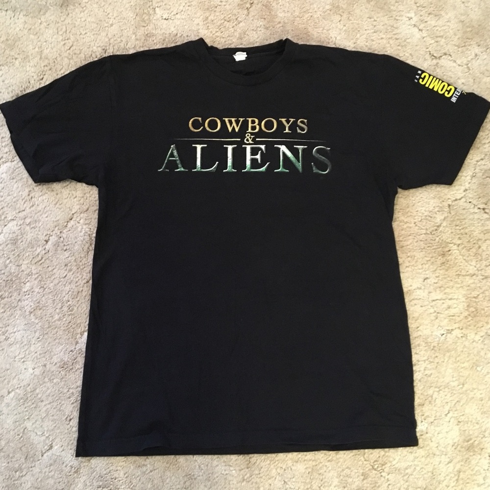 Comic Con Cowboys & Aliens t-shirt.